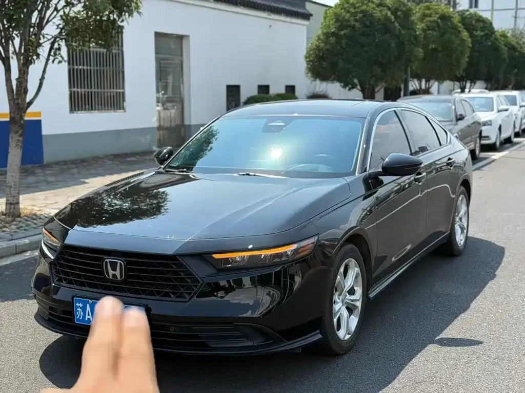 Honda Accord — фото 1