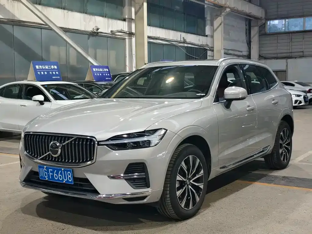 Volvo XC60 — фото 1