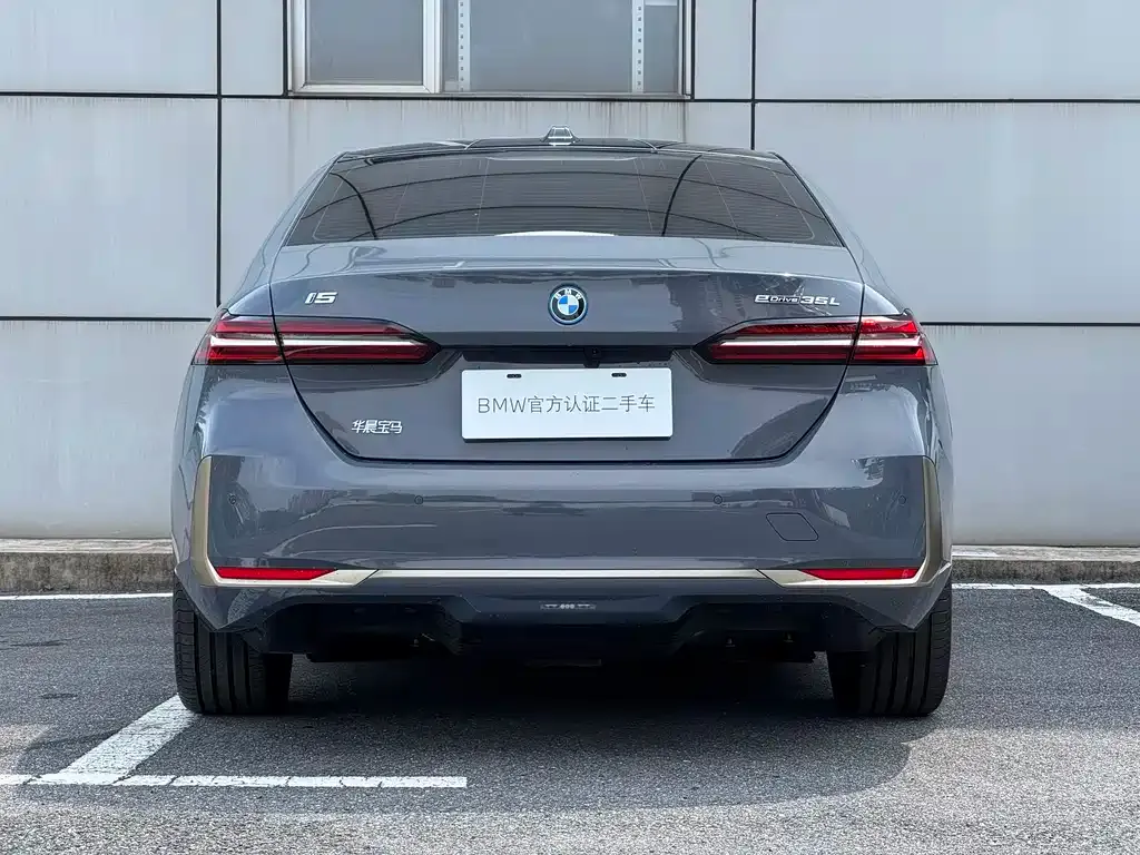 BMW i5 — фото 5