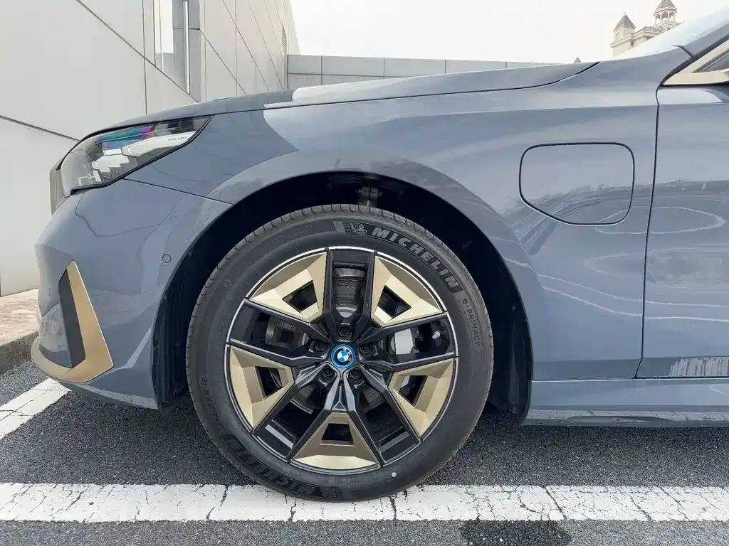 BMW i5 — фото 7