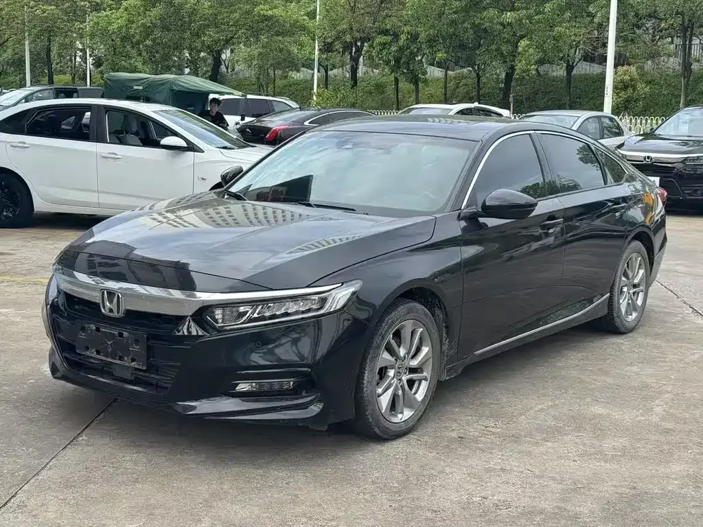 Honda Accord — фото 1