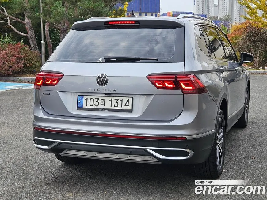 Volkswagen Tiguan — фото 6