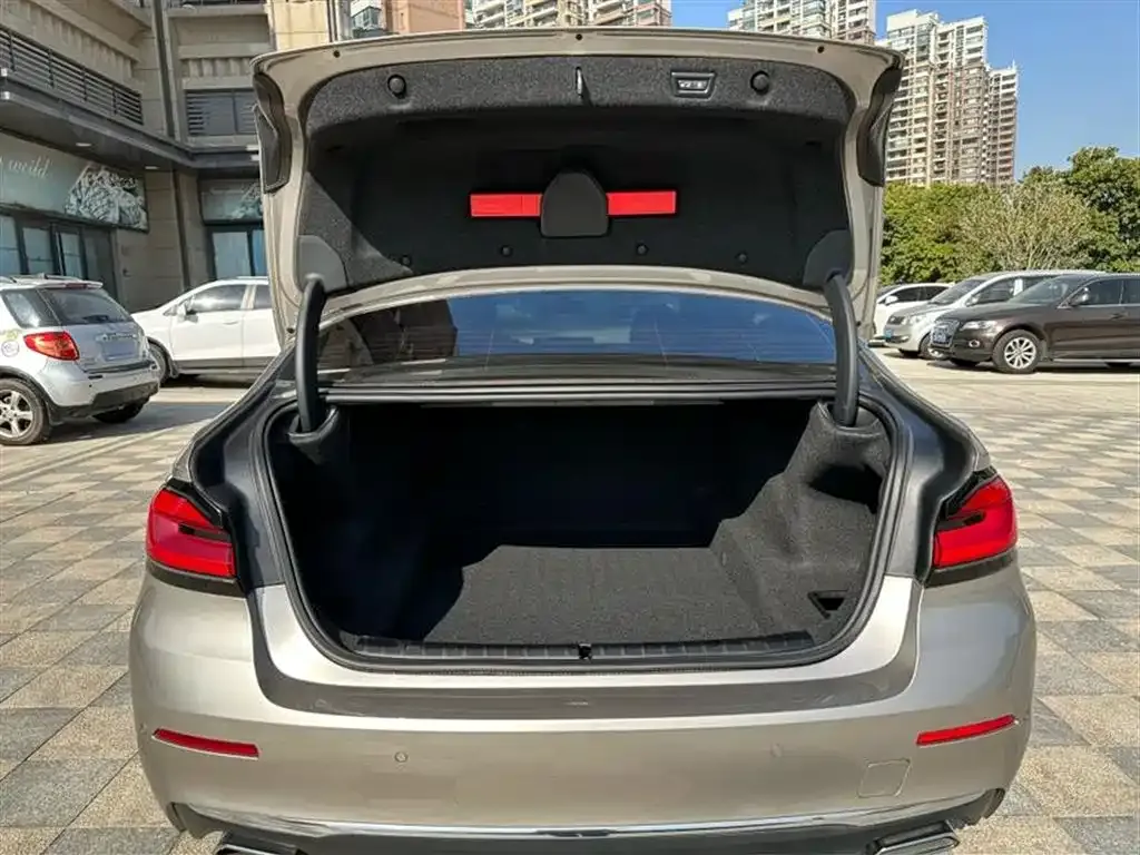 BMW 5 Series — фото 10