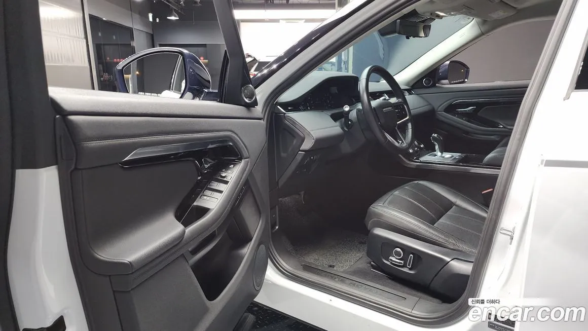Land Rover Range Rover Evoque — фото 10