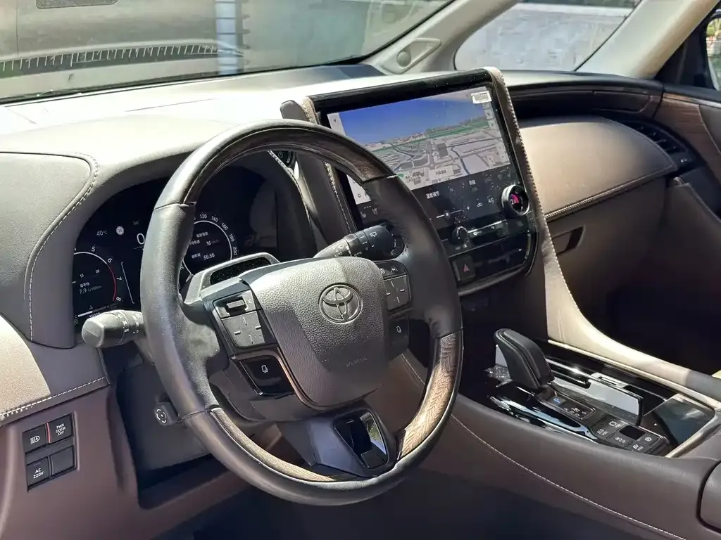 Toyota Alphard — фото 5