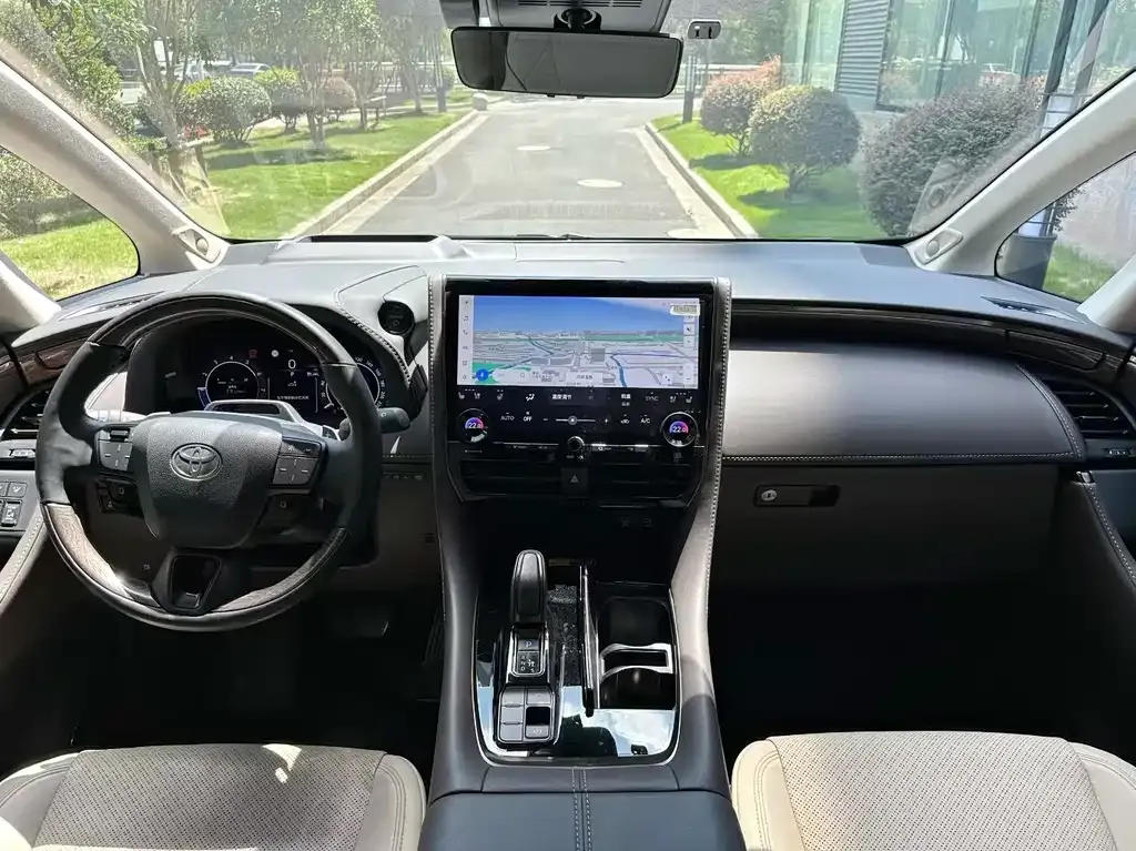 Toyota Alphard — фото 6