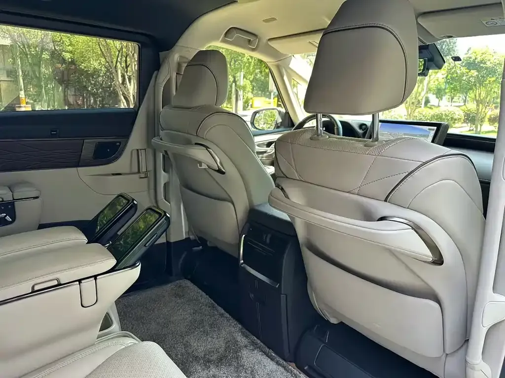 Toyota Alphard — фото 7