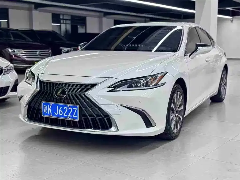 Lexus ES — фото 1