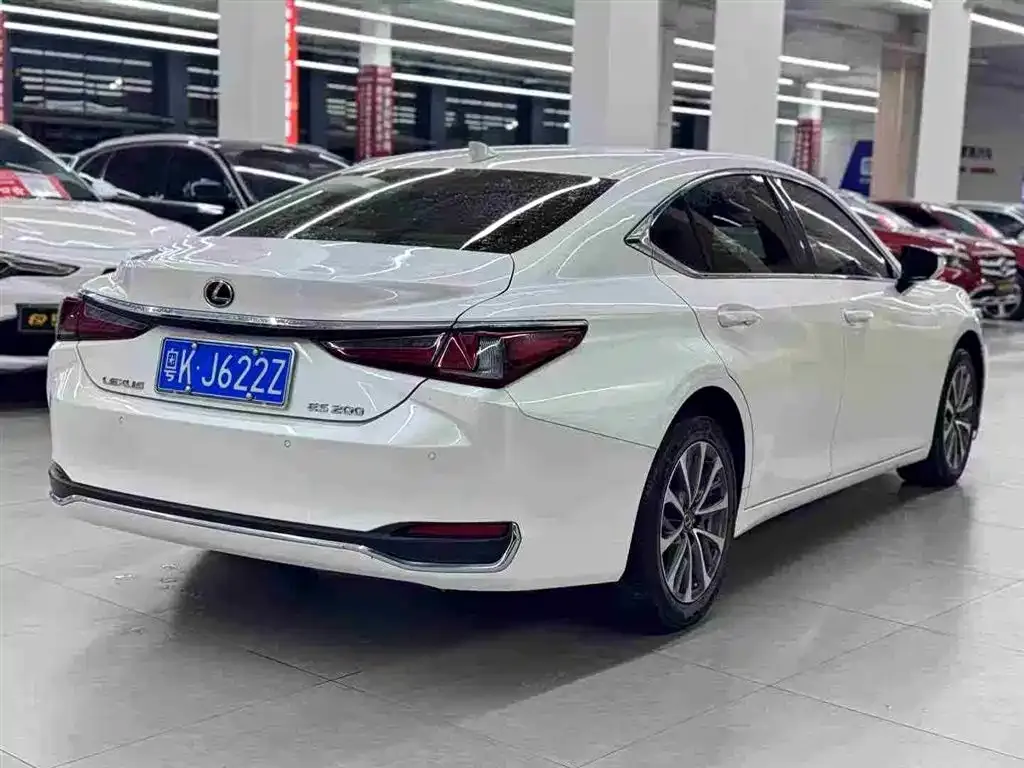 Lexus ES — фото 10