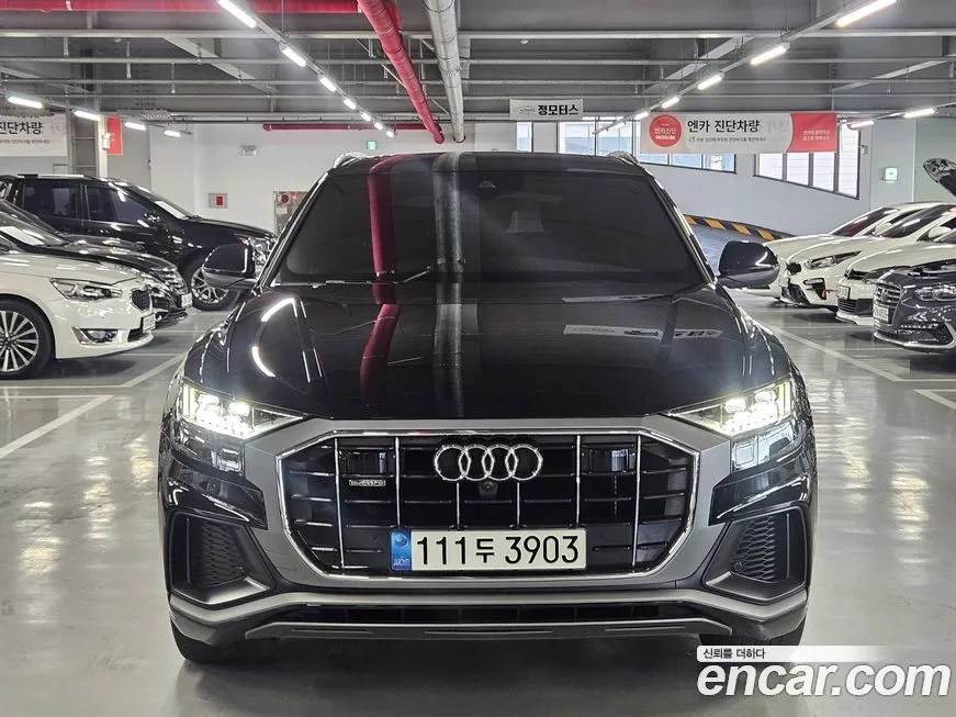 Audi Q8 — фото 1