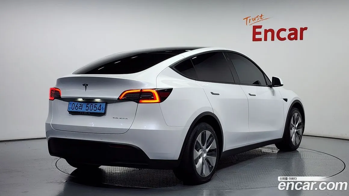 Tesla Model Y — фото 2