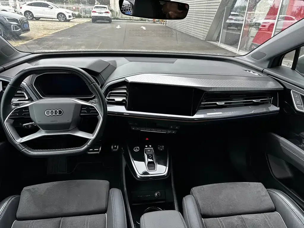 Audi Q4 e-tron — фото 10