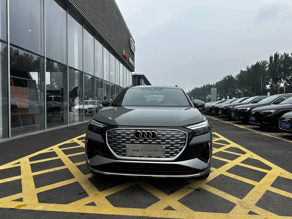Audi Q4 e-tron — фото 2