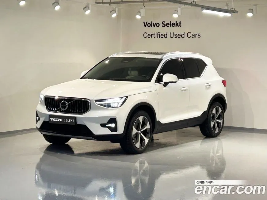 Volvo XC40 — фото 1