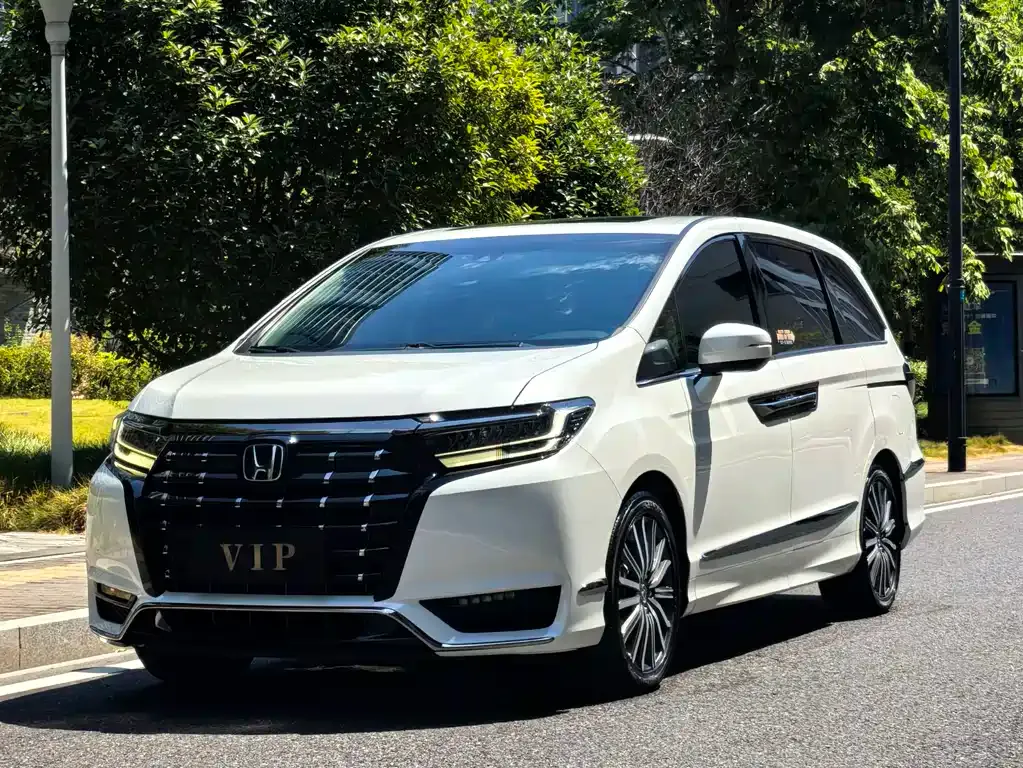 Honda Elysion — фото 1