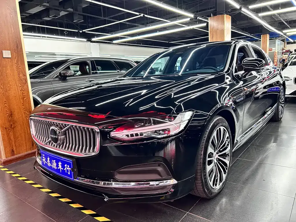 Volvo S90 — фото 1
