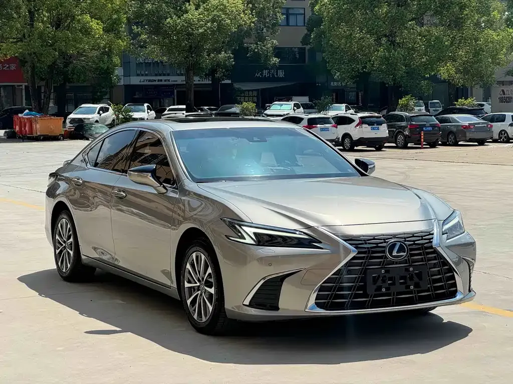 Lexus ES — фото 1