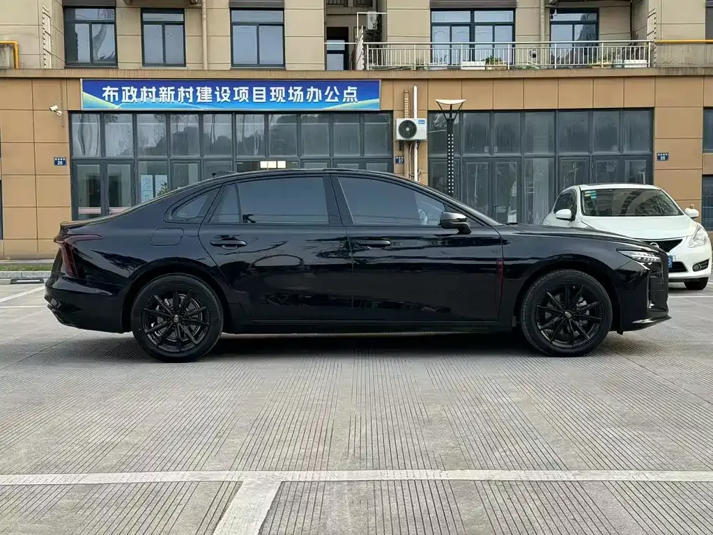 Hongqi H5 — фото 3