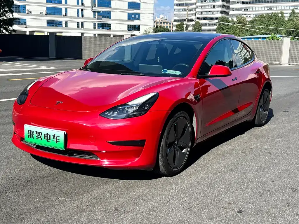 Tesla Model 3 — фото 1