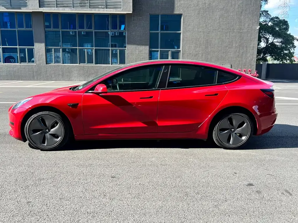 Tesla Model 3 — фото 4