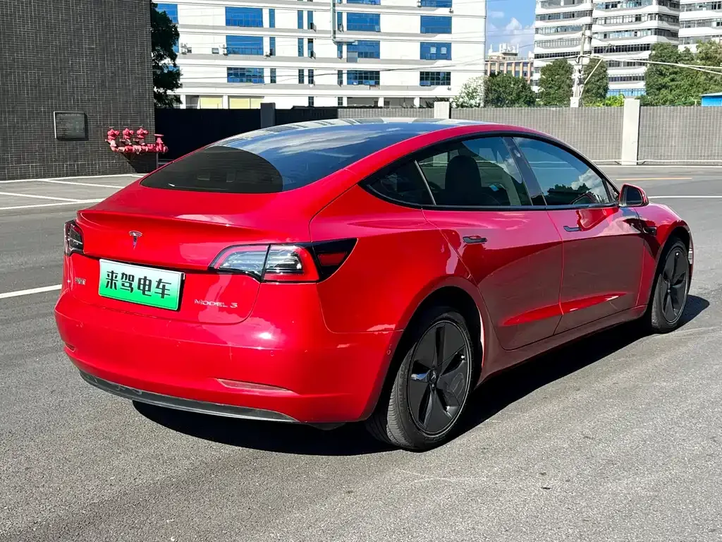 Tesla Model 3 — фото 9