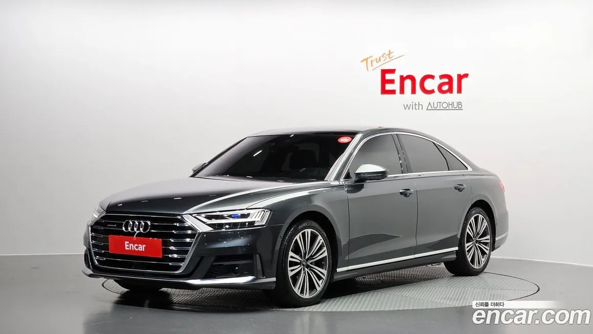 Audi A8 — фото 1