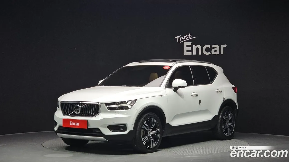Volvo XC40 — фото 1