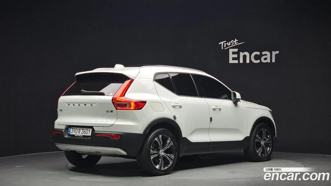 Volvo XC40 — фото 2