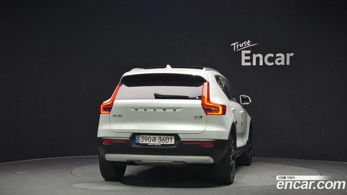 Volvo XC40 — фото 4