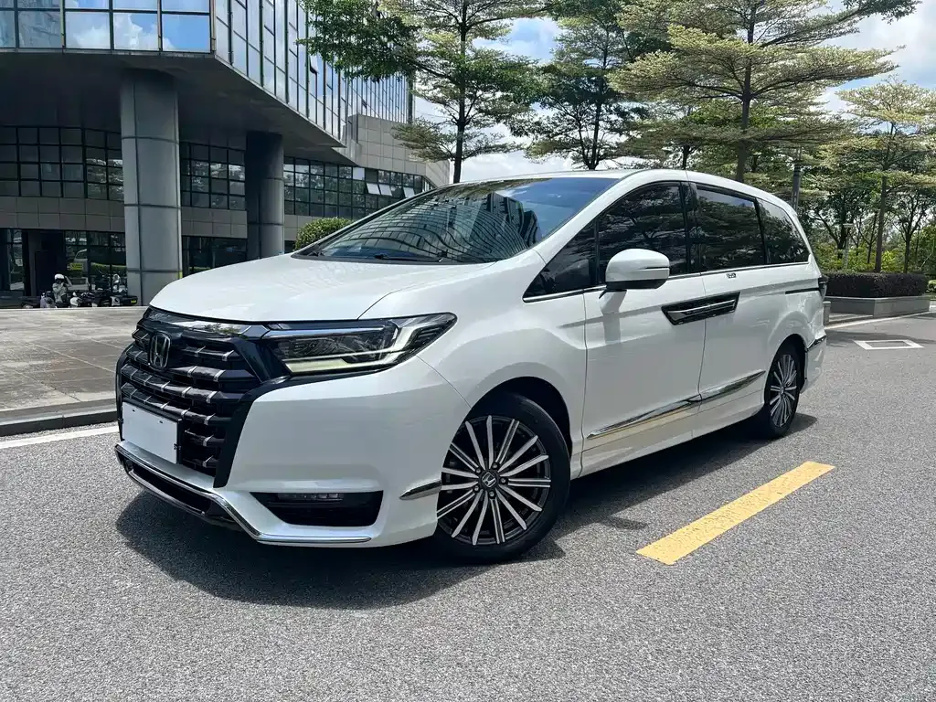 Honda Elysion — фото 1
