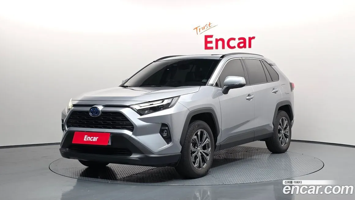 Toyota RAV4 — фото 1