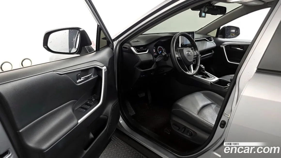 Toyota RAV4 — фото 10