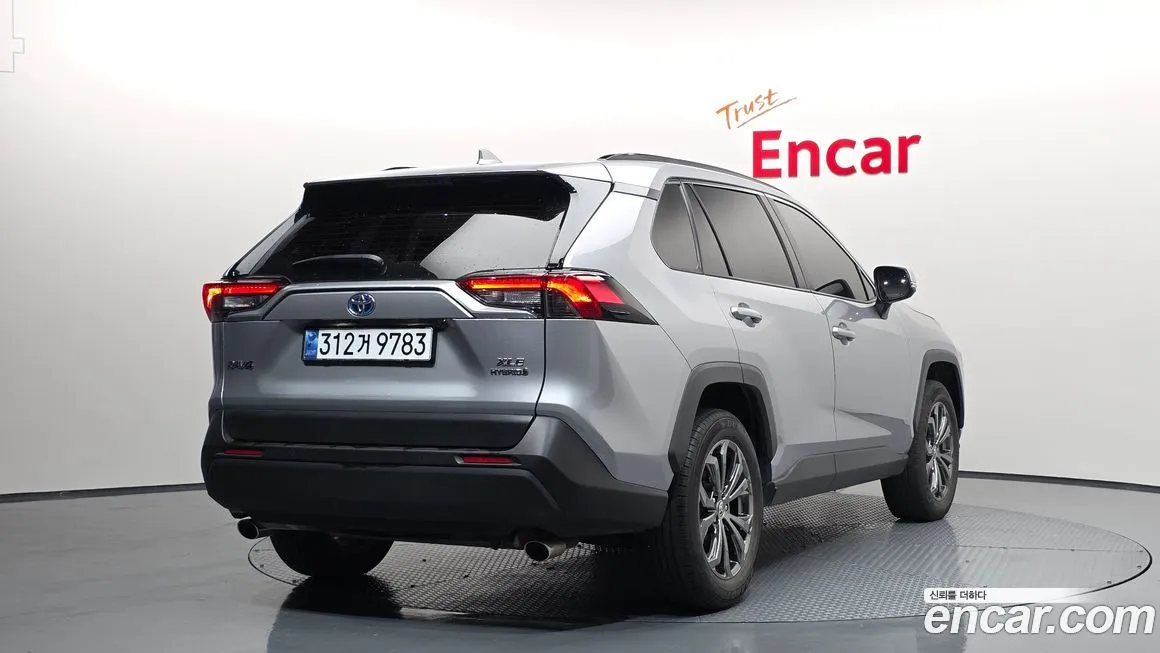 Toyota RAV4 — фото 2