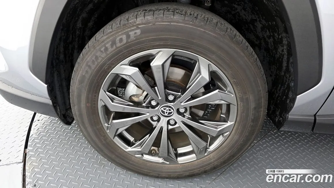 Toyota RAV4 — фото 5