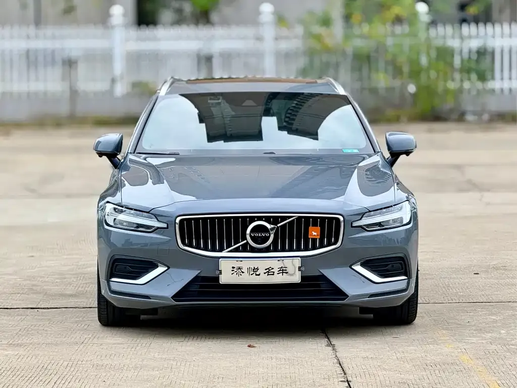 Volvo V60 — фото 1