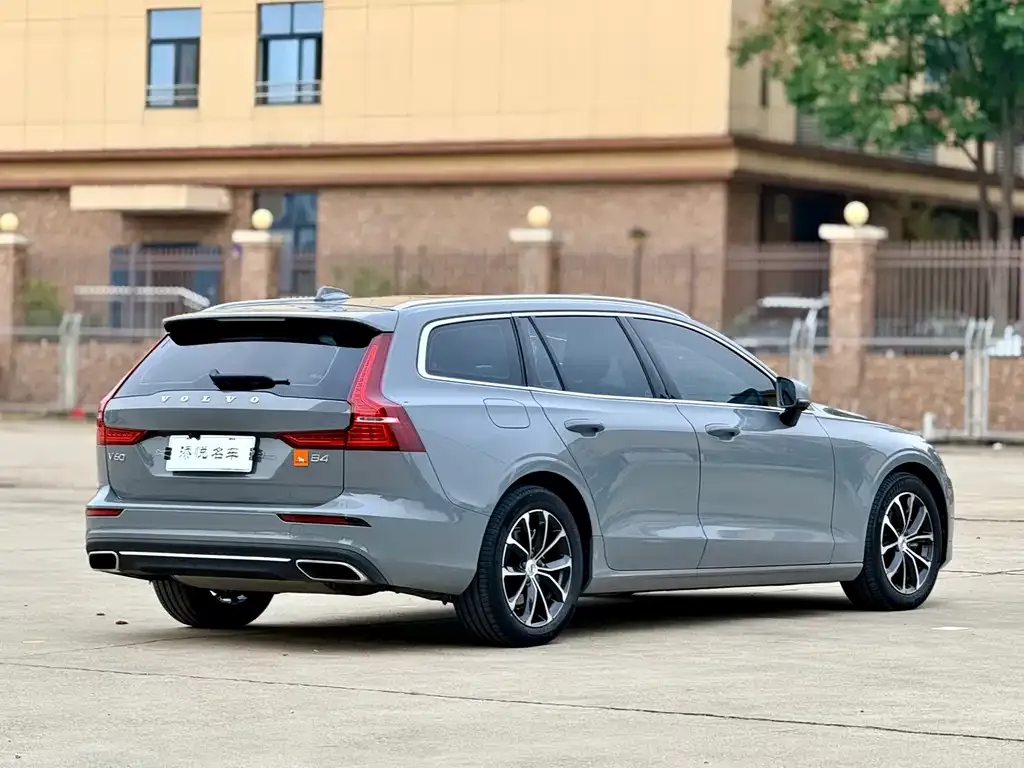 Volvo V60 — фото 8