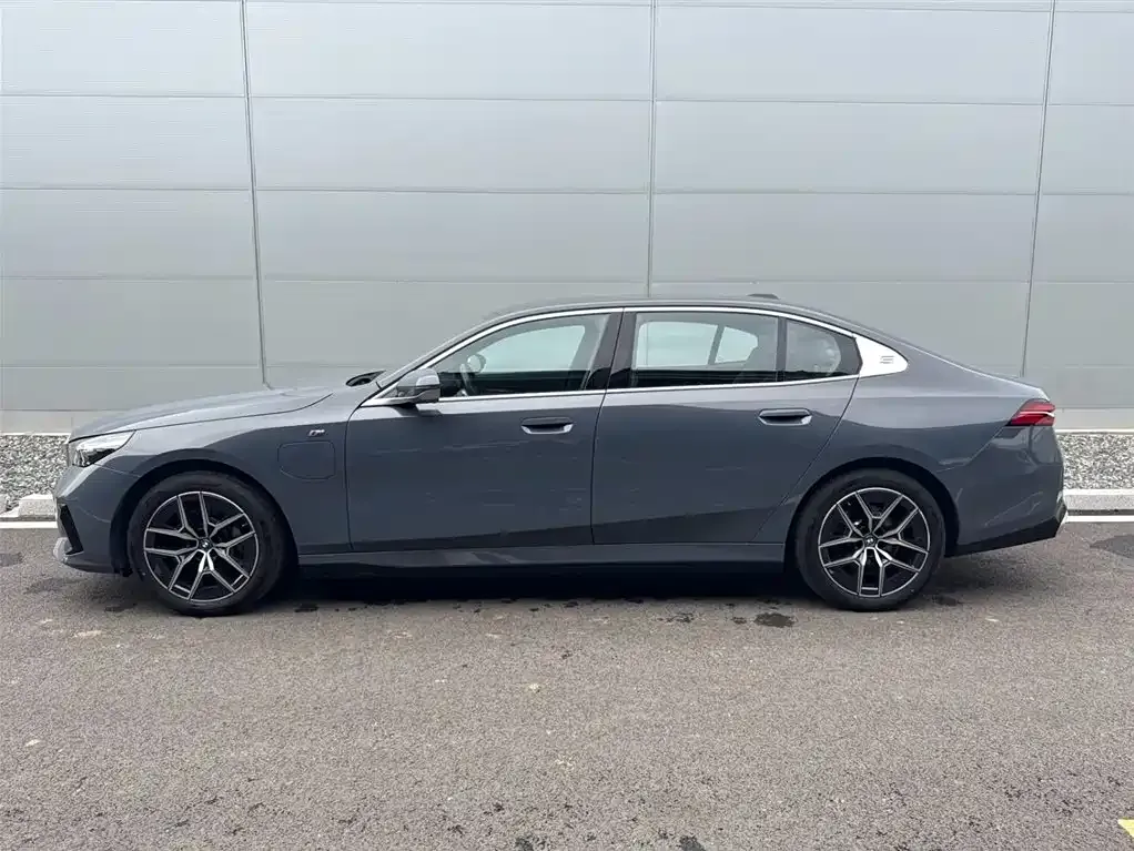 BMW i5 — фото 3