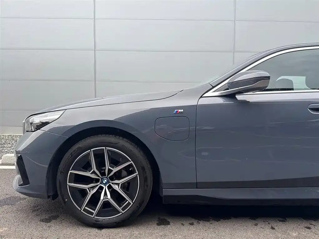 BMW i5 — фото 6