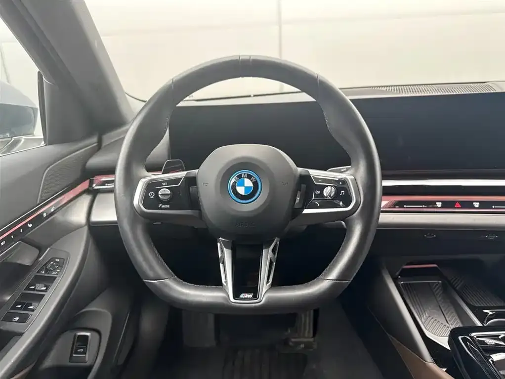 BMW i5 — фото 9
