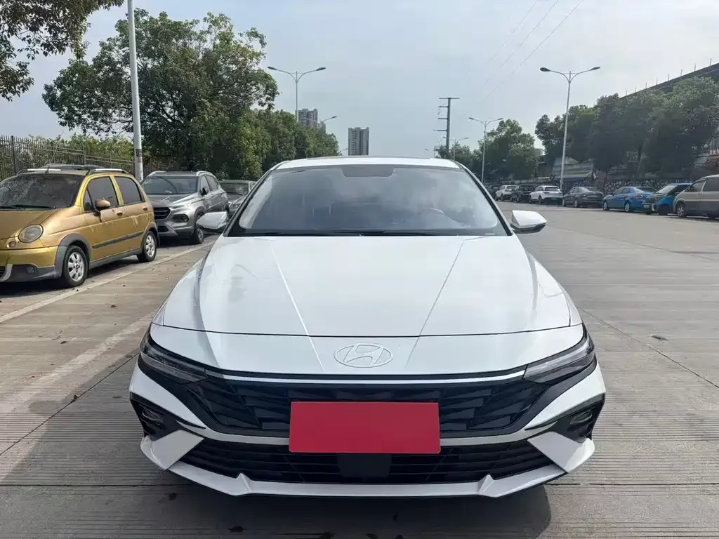 Hyundai Elantra — фото 2