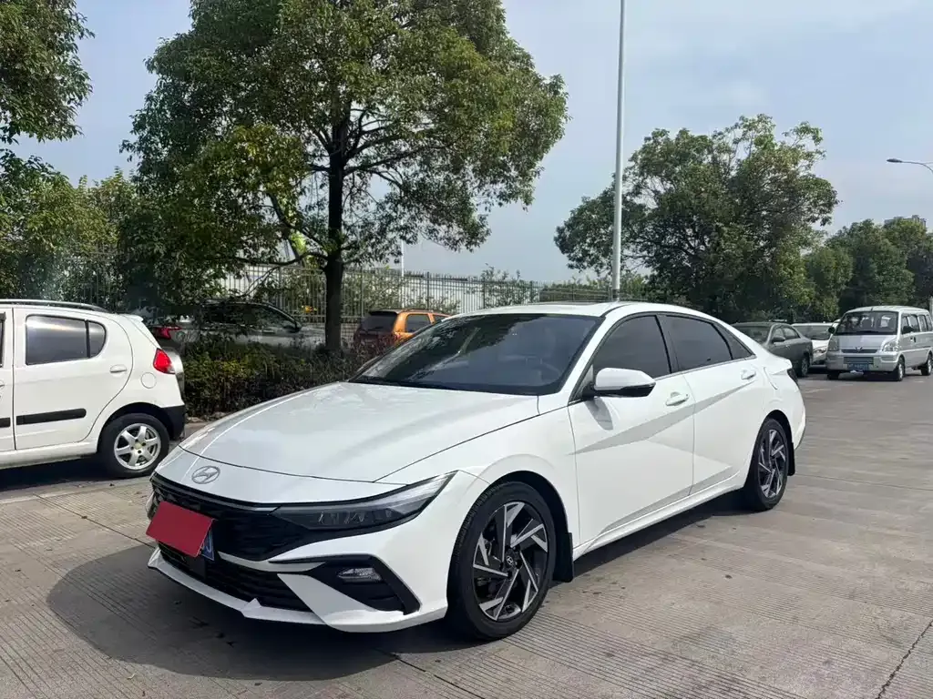 Hyundai Elantra — фото 3