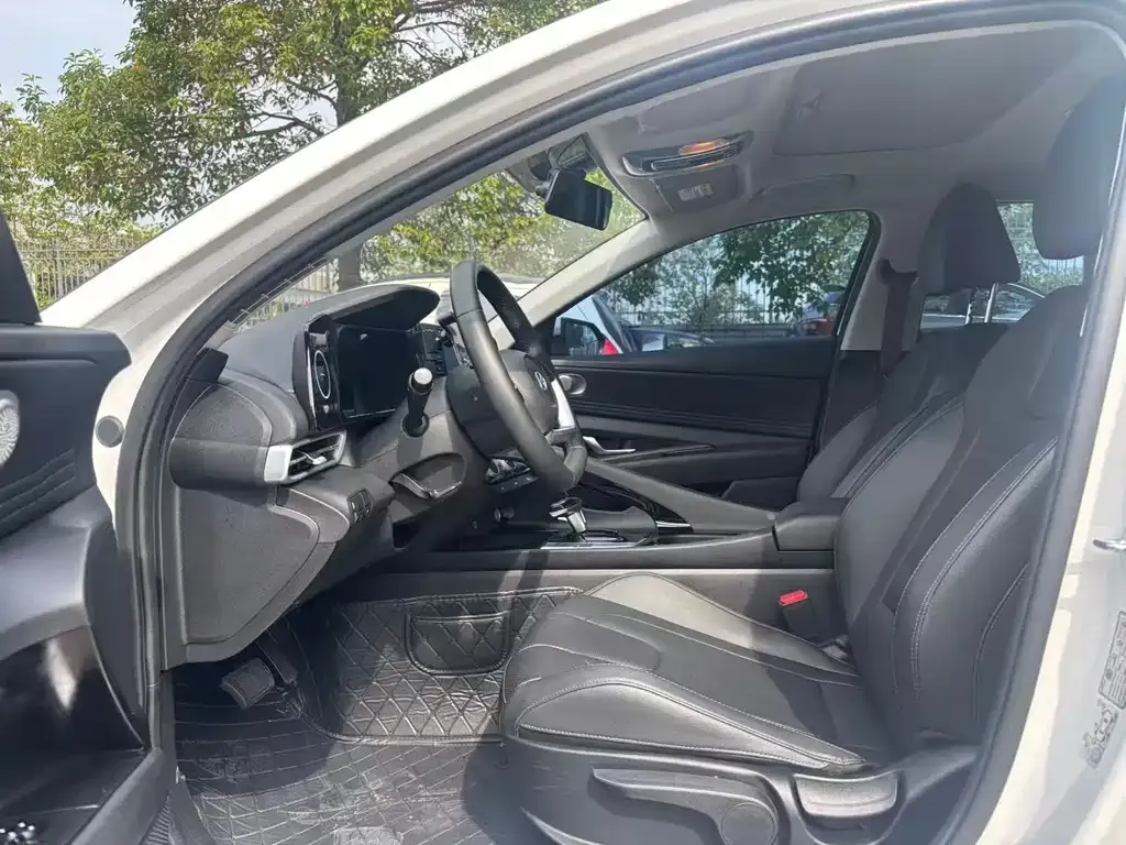 Hyundai Elantra — фото 4
