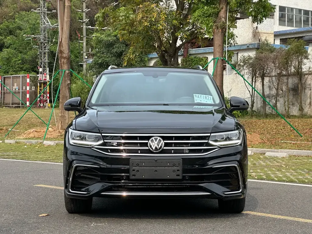 Volkswagen Tiguan L — фото 2