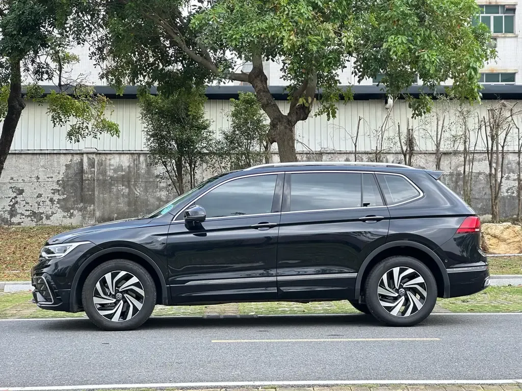 Volkswagen Tiguan L — фото 3