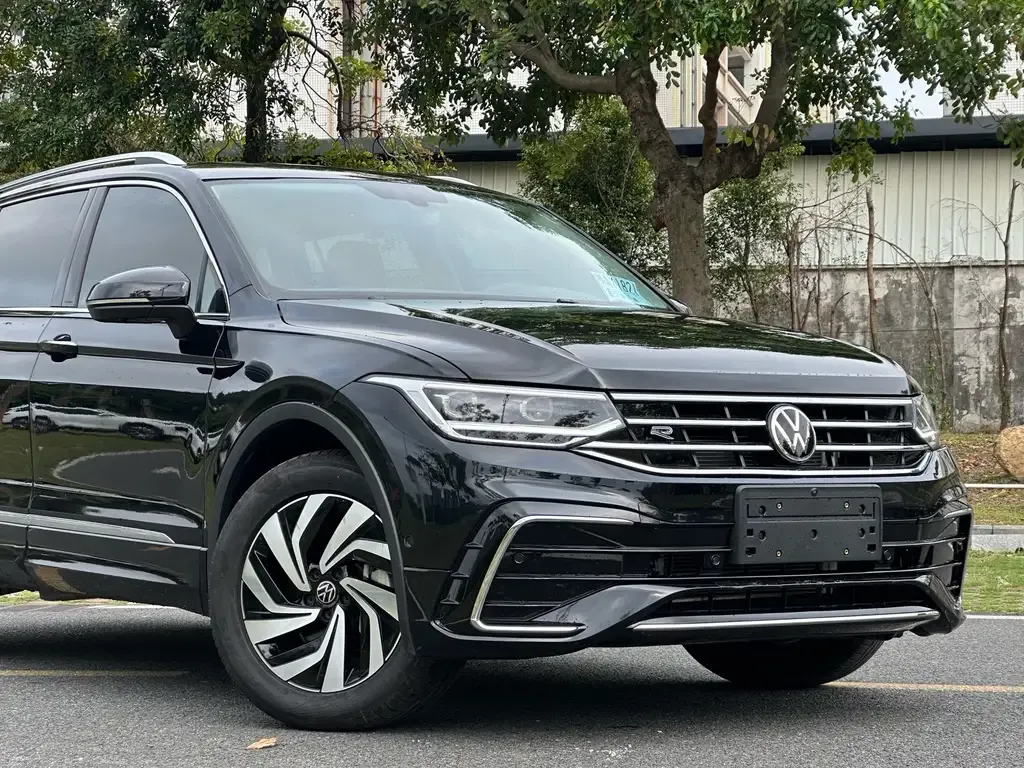 Volkswagen Tiguan L — фото 6