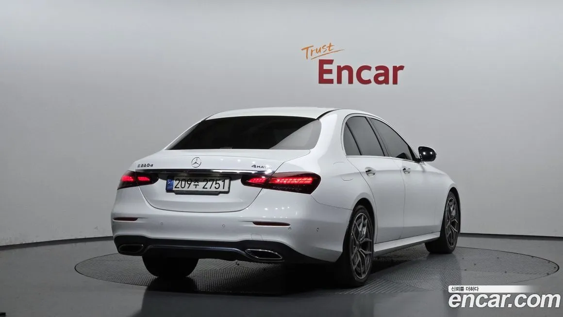 Mercedes-Benz E-Class — фото 2