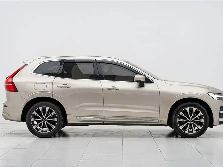 Volvo XC60 — фото 9