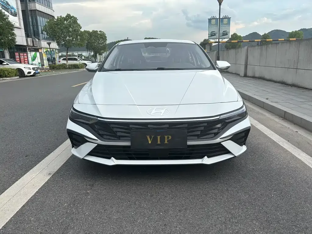 Hyundai Elantra — фото 2
