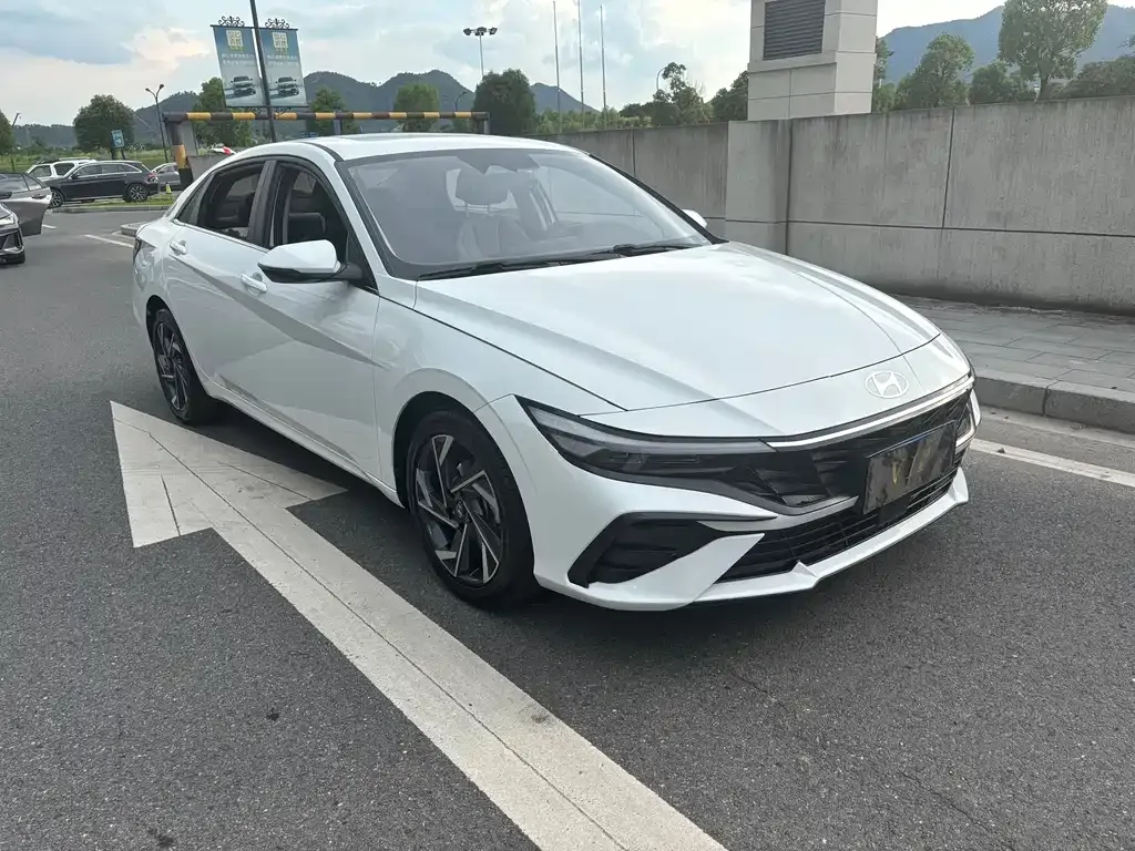 Hyundai Elantra — фото 3