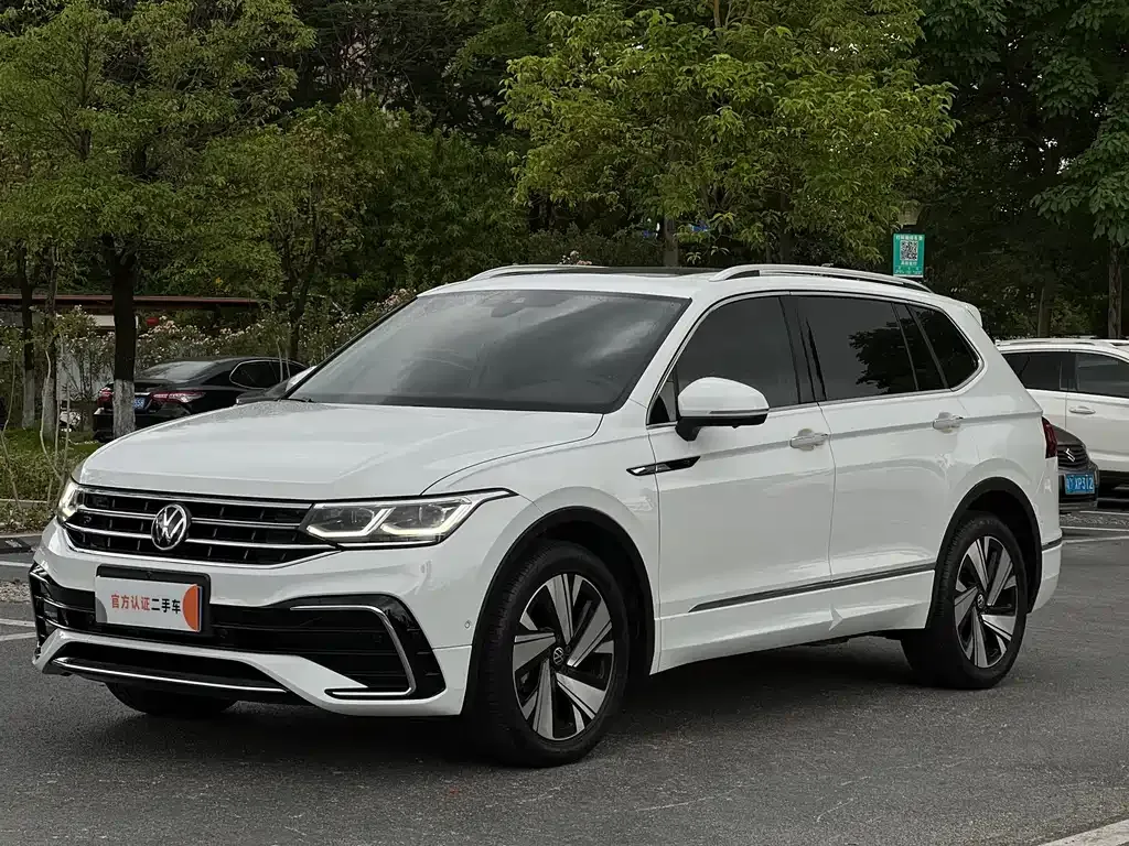Volkswagen Tiguan L — фото 1